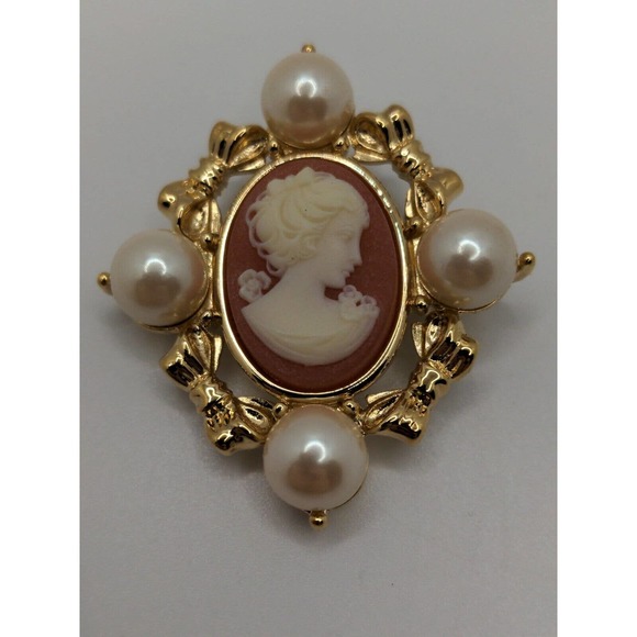 Vintage Gold Tone Cameo Brooch/Pendant With Simulated Pearls - Picture 5 of 13